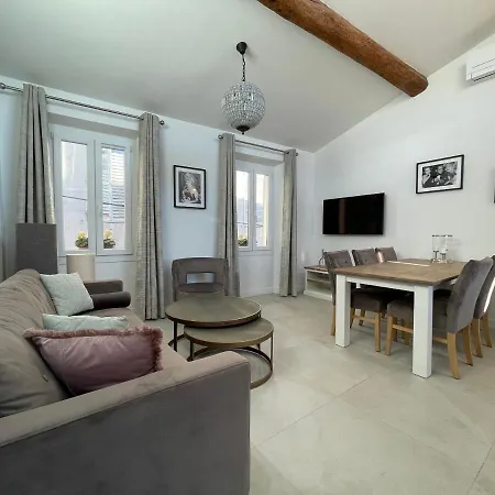 Rue Guillaumont Heart Of Old *